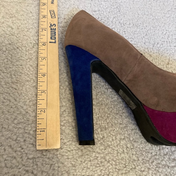 N Y L A suede platform pumps size 9 - Picture 9 of 10